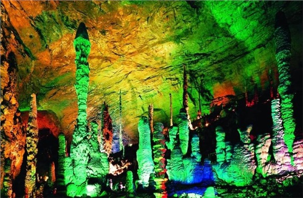 E3線：黃龍洞、張家界、袁家界、天子山、金鞭溪、天門仙山、夯吾苗寨、鳳凰古城“湘西完美之旅”品質(zhì)純玩4晚5日游