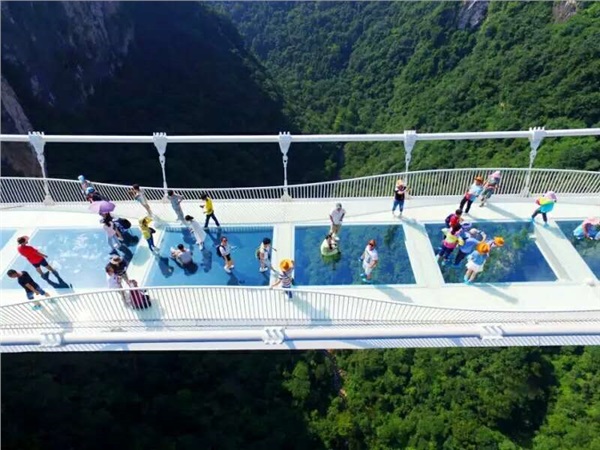 玻璃橋、天門山玻璃棧道“新奇之旅”一晚2日游B1