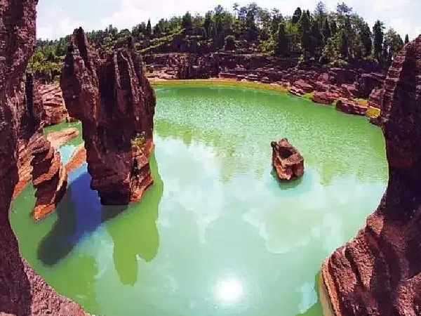 湘西芙蓉鎮(zhèn)、紅石林（坐龍峽、酉水畫廊）高品質(zhì)汽車2日游