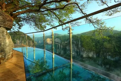 鳳凰古城、晚會、矮寨大橋、魔鬼玻璃棧道、墨戎苗寨汽車兩日游