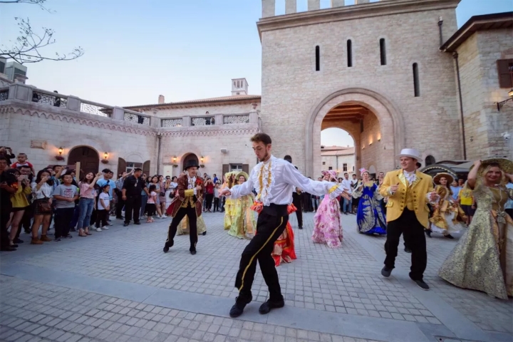 長(zhǎng)沙?華誼兄弟電影小鎮(zhèn)、李自健美術(shù)館一日游