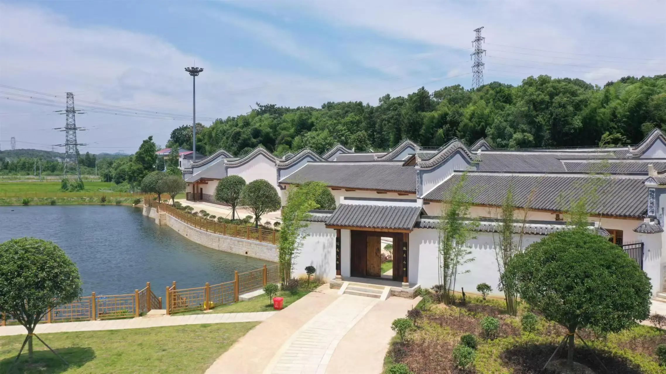 清溪村、天意木國景區(qū)、明清古巷、市博物館、胡林翼故居二日游